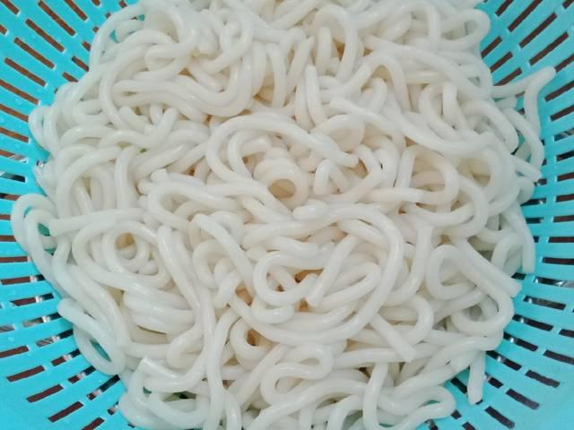 Mì udon xào tôm bông cải