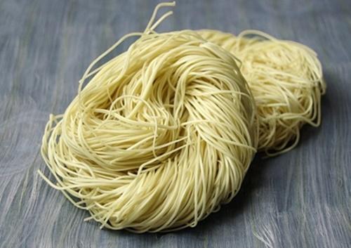 Mì vằn thắn - ăn hoành thánh theo kiểu Việt Nam