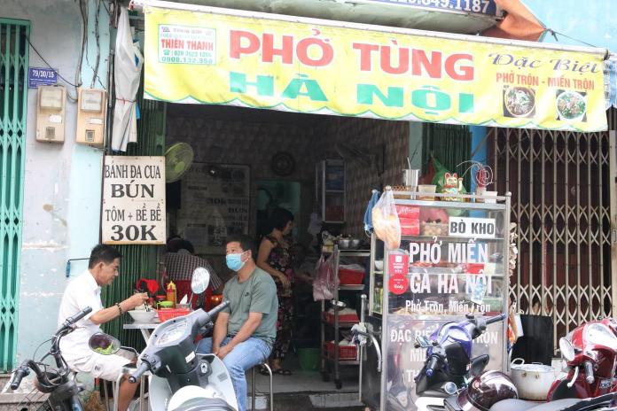 Miến trộn ăn no nê ở Sài Gòn bởi bà chủ 'nhìn mặt khách'… để bán