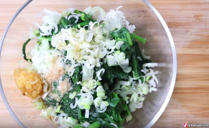 Món ăn phụ cùa Hàn Quốc: Cải bó xôi trộn