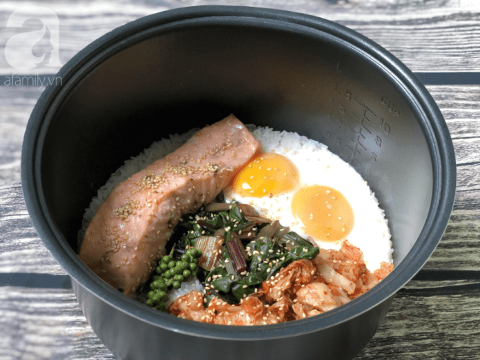 Món cơm Bibimbap nổi tiếng Hàn Quốc hóa ra có thể nấu cực dễ dàng chỉ với 1 chiếc nồi cơm điện