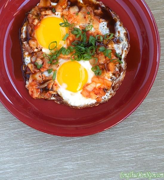 Món ngon bữa tối: Biến tấu với món trứng rán kim chi