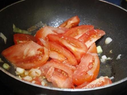 Món ngon bữa trưa: Vào bếp với món canh ghẹ nấu măng chua ngọt thanh