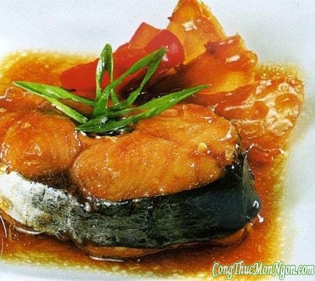 Món ngon cuối tuần: cá thu sốt rau củ