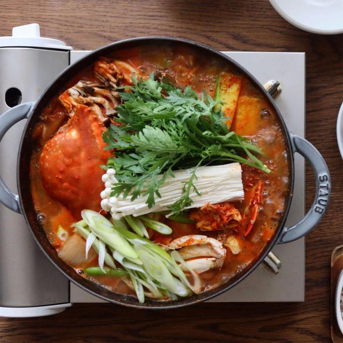 Món ngon cuối tuần: Lẩu cua Hàn Quốc
