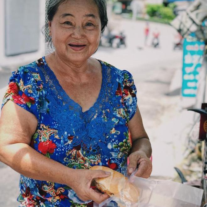 Món ngon Sài Gòn: Bánh bèo ngon xỉu và bánh mì “ngủ gật” thấy là thương