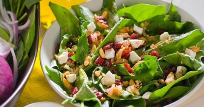 Món salad kỳ diệu cho bữa đêm: Đủ no mà vẫn nhẹ bụng, tác dụng đặc biệt nằm ở màn chào ngày mới hừng hực đầy khí thế