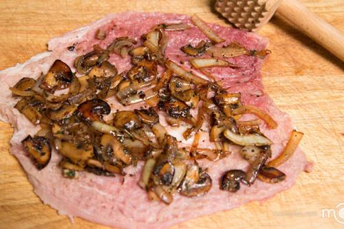 Món Thịt lợn cuộn nấm mỡ nướng