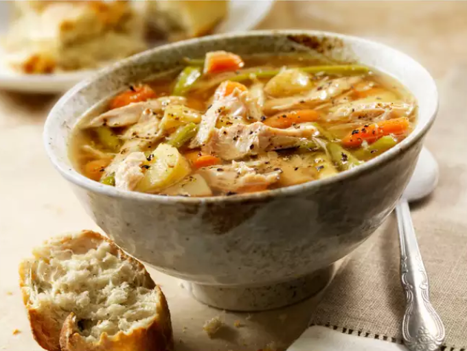 Mùa đông nấu súp gà thơm ngon bổ dưỡng, đặc biệt giúp người đang cảm cúm nhanh chóng phục hồi sức khoẻ