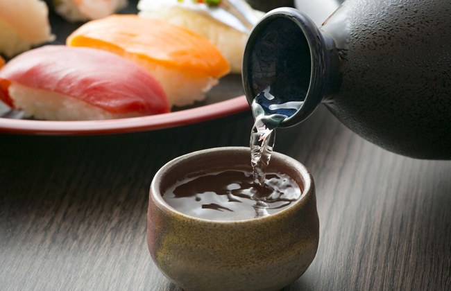 Mùa thu, uống Sake Nhật
