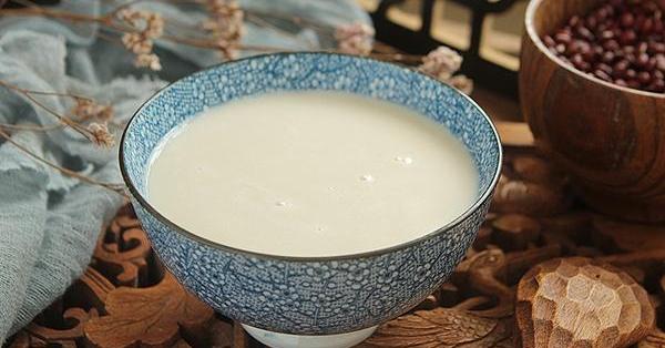 Muốn da căng mịn ẩm mượt thì các mẹ không thể bỏ qua món sữa ngũ cốc ăn sáng thơm ngon mà làm lại rất nhanh