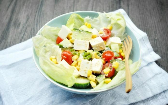 Muốn giảm cân mà vẫn đủ chất thì không thể bỏ qua món salad đậu hũ tuyệt hảo này