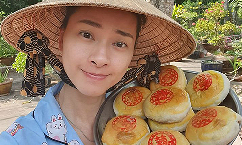 Ngô Thanh Vân làm bánh pía khoai môn đặc sản