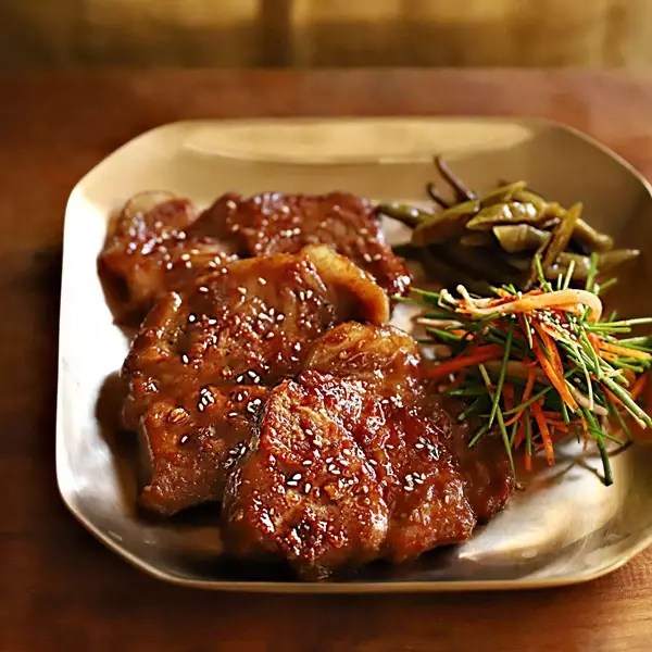 Người Hàn có món thịt heo áp chảo mềm ngon xuất sắc, các mẹ hãy học ngay thôi!