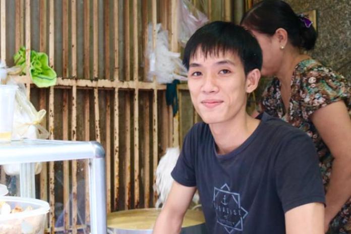 Người Sài Gòn xì xụp bánh canh đầu cá 'ăn ghiền' của chàng trai 23 tuổi