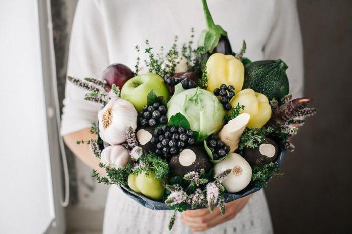 Những bó hoa ngon miệng từ hoa quả, rau củ hấp dẫn tín đồ ăn uống