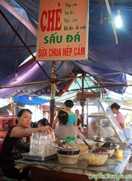 Những khu chợ đồ ăn vặt nức tiếng Hà Nội