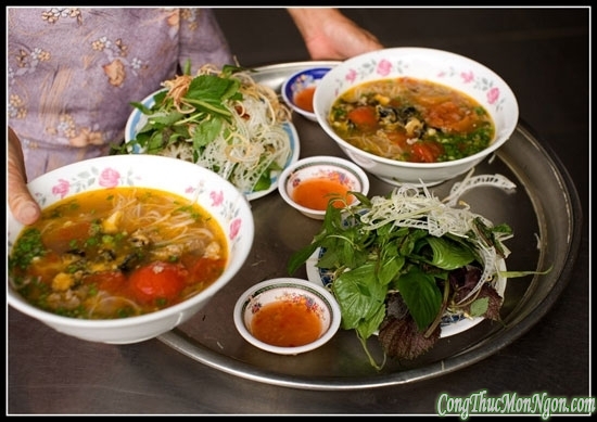 Những khu chợ đồ ăn vặt nức tiếng Hà Nội