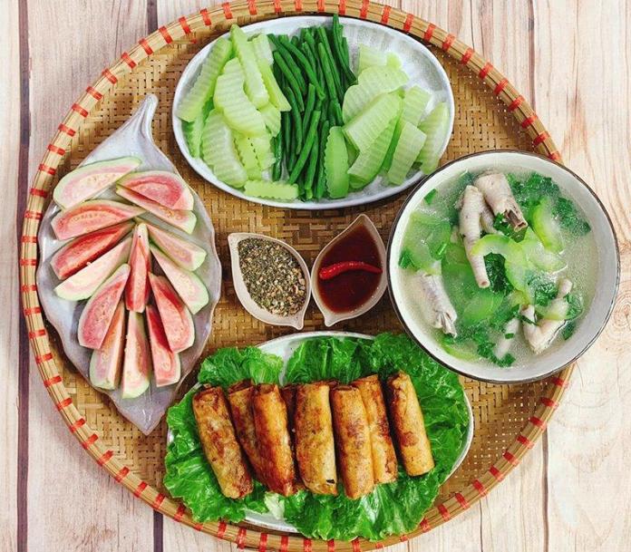 Những mâm cơm 7 người ăn của nàng dâu Quảng Ninh khiến cả nhà chồng mê mẩn