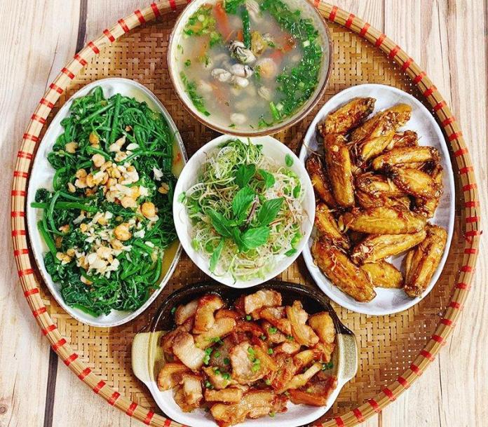 Những mâm cơm 7 người ăn của nàng dâu Quảng Ninh khiến cả nhà chồng mê mẩn