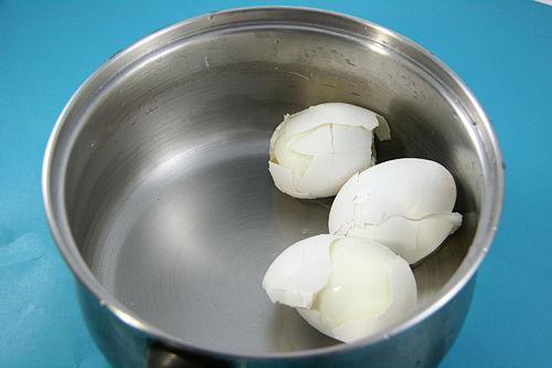 Những mẹo bóc trứng luộc cực nhanh và đơn giản