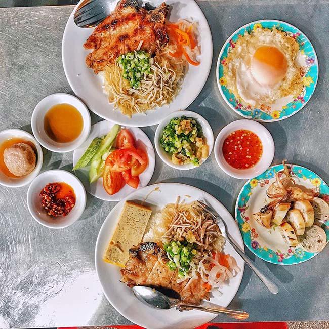 Những món ăn sáng mãi không chán khi lang thang Sài Gòn, có món lên cả báo Tây