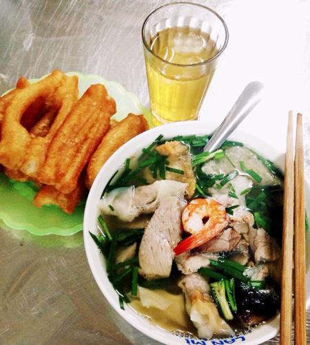 Những quán ăn hơn 25 năm tuổi ở Hà Nội luôn đông khách
