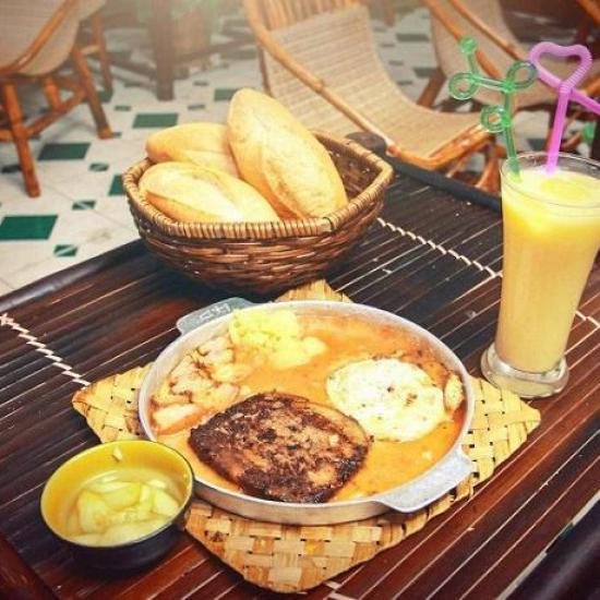 Những quán bánh mì chảo "ngon điên đảo" nườm nượp khách ở Hà Nội