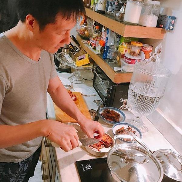 Phan Như Thảo thừa nhận chỉ vào bếp làm mì gói, còn việc nấu ăn là của chồng đại gia