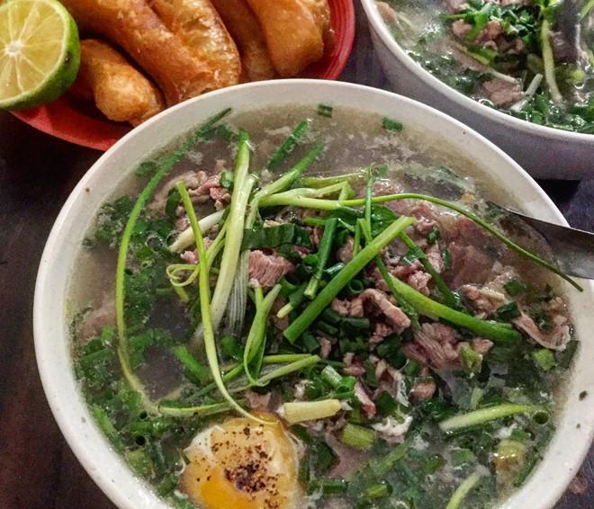 Phố nào ở Hà Nội nổi tiếng với món nộm bò khô?