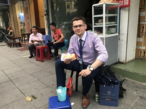 Phóng viên Business Insider: Cà phê trứng Việt Nam rất đặc biệt!
