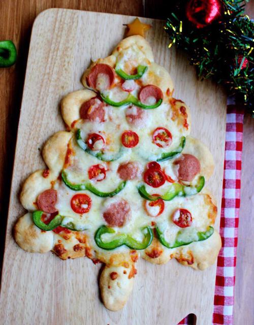 Pizza hình cây thông đón Giáng sinh
