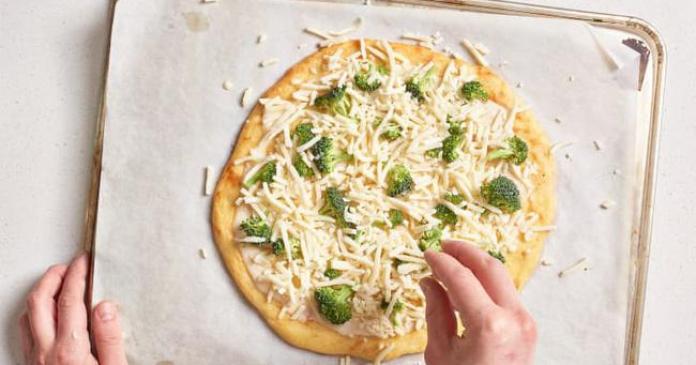 Pizza không tinh bột: Chỉ mất 30 phút chế biến, chị em đã có thể ăn đẫy miệng mà chẳng lo phá vỡ lộ trình ăn kiêng!