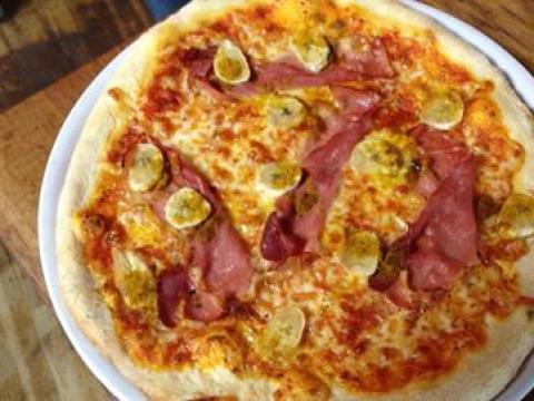 Pizza phở, pizza bún đậu và 7 món kỳ quái nhất thế giới