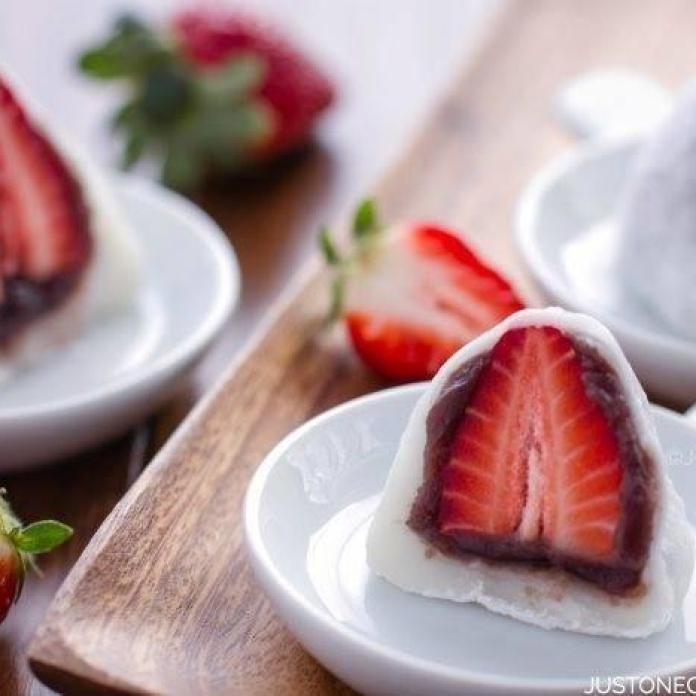 Quà vặt ngày hè nắng nóng, đổi gió với món bánh Daifuku kiểu Nhật thơm ngọt siêu hấp dẫn...