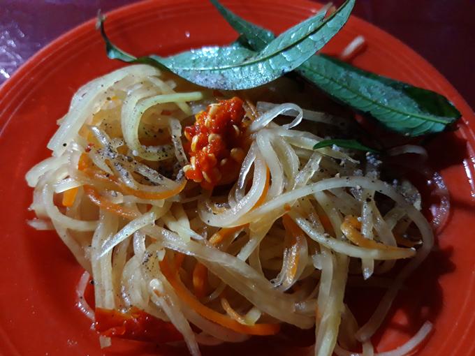 Quán khô cá đỏ nướng - điểm tụ tập quen thuộc của người Hà Tiên mỗi tối