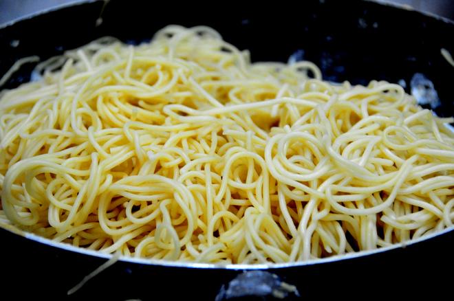 Quán mì spaghetti trong hẻm Sài Gòn của đầu bếp 5 sao