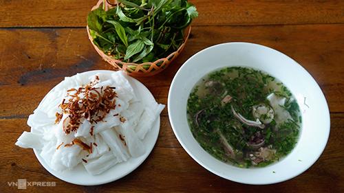Quán miến lươn, bánh mướt ngon nức tiếng ở Nghệ An