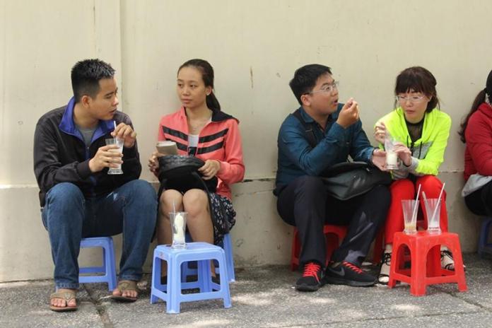 Quán sữa tươi có gì mà người Sài Gòn kiên nhẫn xếp hàng chờ uống?