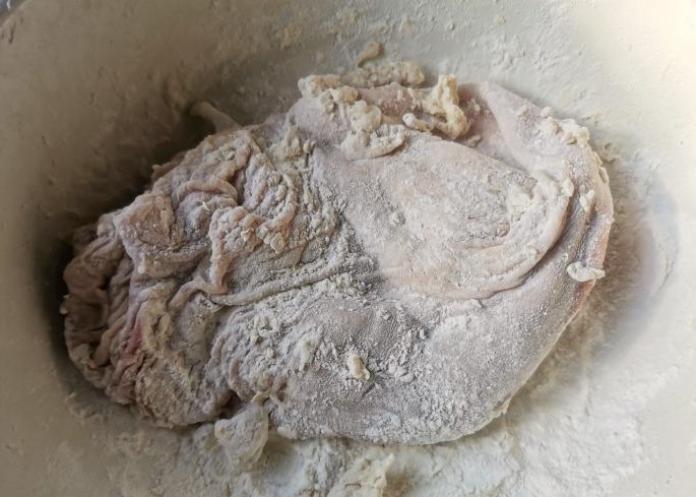 Rửa dạ dày lợn chỉ dùng muối và giấm chưa đủ, thêm thứ này sạch bong lại an toàn