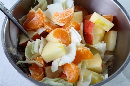 Salad cam táo thanh mát chống ngán cho bữa ăn nhiều đạm