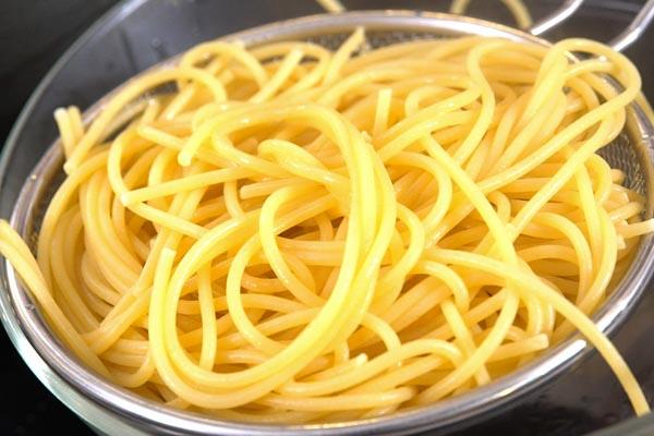 Spaghetti thịt lợn xào tiêu đen thơm lừng, hấp dẫn