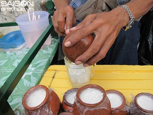 Sữa chua trong hũ đất nung - Món ngon đường phố độc đáo ở Myanmar