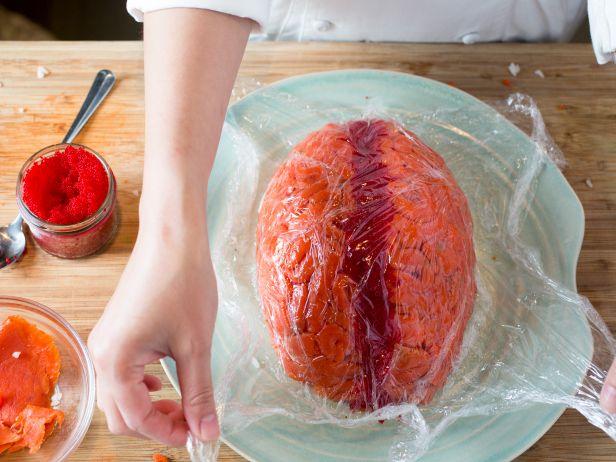 Sushi cá hồi hình bộ não Halloween: Ăn thôi chứ sợ gì!