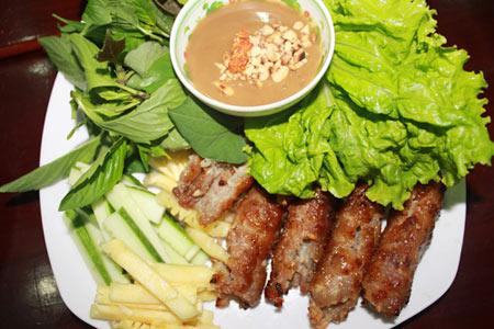 Thích mê với 3 món nem nướng ở Sài Gòn