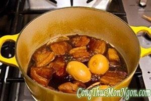 Thịt ba chỉ kho trứng kiểu Nhật: Mềm thơm, đậm đà