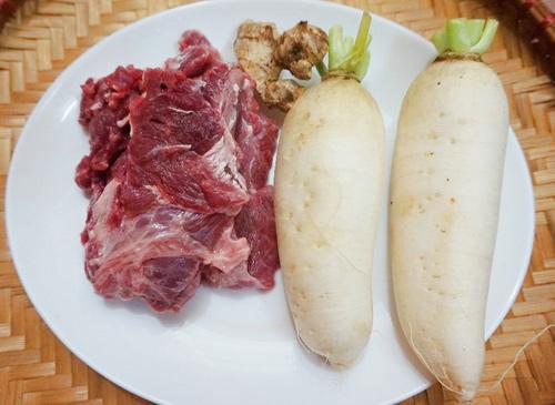 Thịt bò hầm củ cải trắng bổ dưỡng vào mùa lạnh