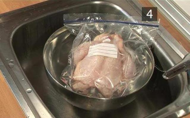 Thịt gà trữ đông trong tủ lạnh nhưng sẽ tươi ngon như vừa mới mua về chỉ cần bí quyết này khi chế biến