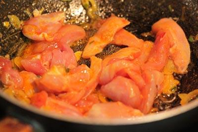 Thịt gà xào dưa cải chua thơm ngon
