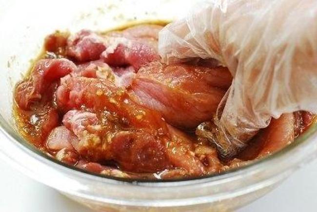 Thịt heo nướng kiểu Hàn 'thơm nức mũi từ nhà ra ngõ', hàng xóm cũng phải sang xin công thức
